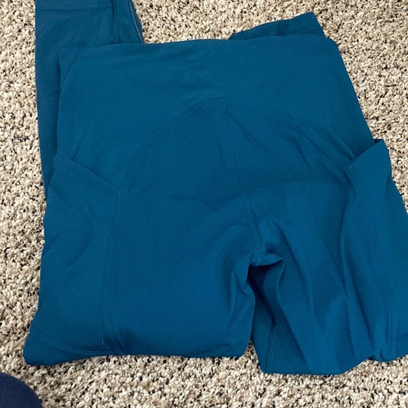 Lululemon leggings size 6 Highrise 23” - Picture 5 of 7